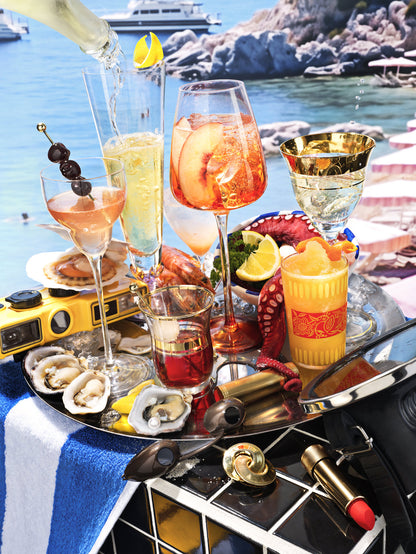 Dive into the radiant hues and retro glam of the French Riviera; this is a 1000-piece puzzle that evokes the sultry vibes of a hot Mediterranean summer. Complete with vibrant aperitifs and vintage diving gear.